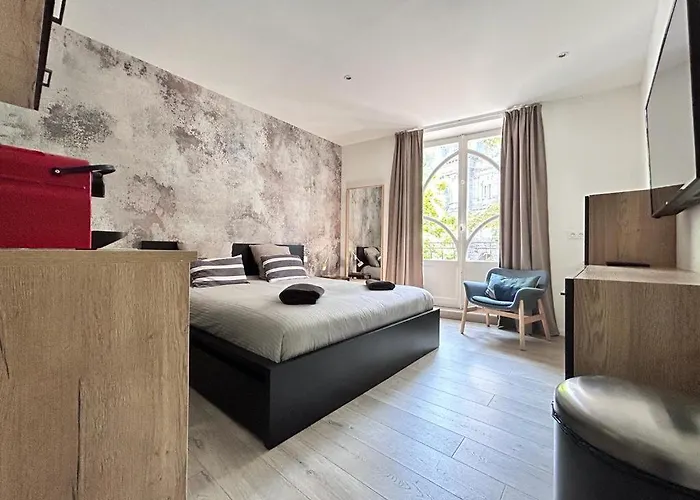 Appartement Tour D'auvergne - En Plein Centre Ville, Proche De La Cathédrale Et De La Place De Jaude *